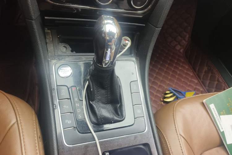 Used Volkswagen Passat 2014 2.0 TSI DSG Ultimate Edition Gear Lever