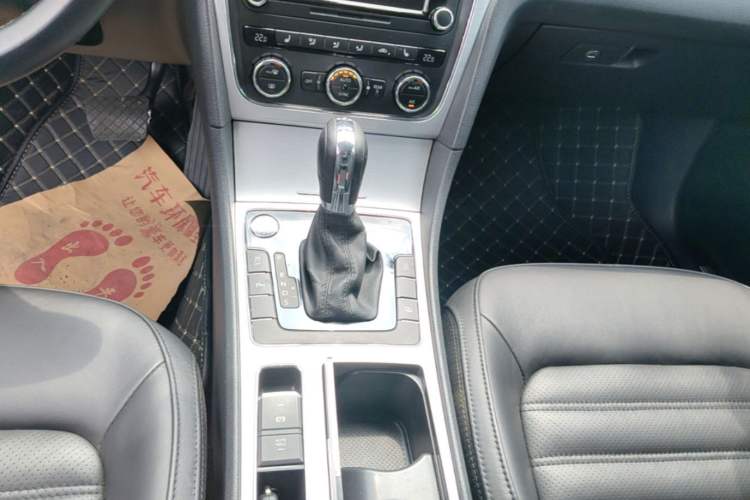 Used Volkswagen Passat 2014 1.8TSI DSG Prestige Edition Gear Lever