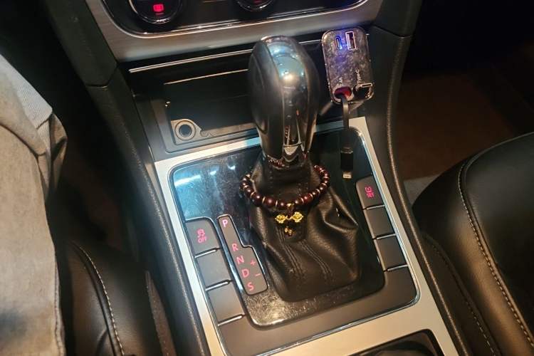 Used Volkswagen Passat 2014 1.8TSI DSG 30th Anniversary Edition Gear Lever
