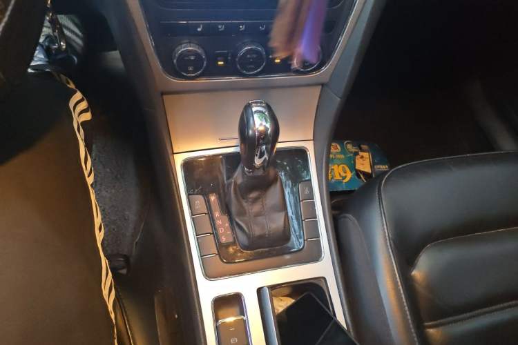 Used Volkswagen Passat 2014 1.8TSI DSG Prestige Edition Gear Lever