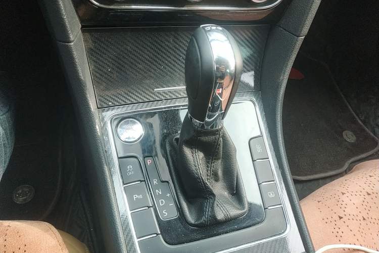 Used Volkswagen Passat 2014 1.8TSI DSG Prestige Edition Gear Lever