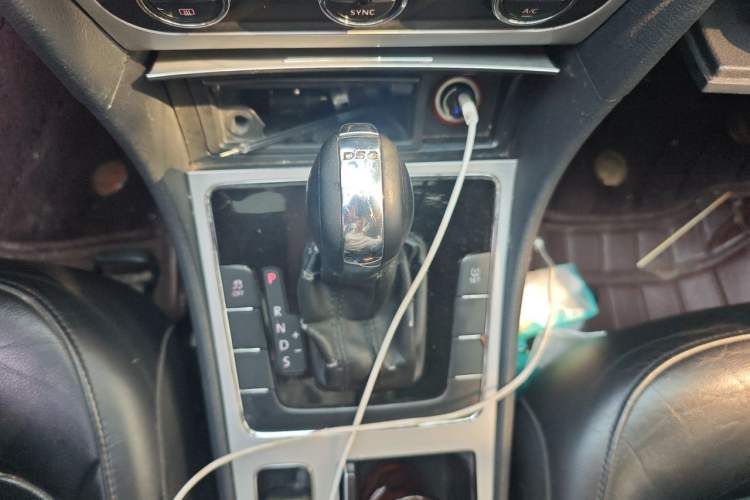Used Volkswagen Passat 2014 1.4TSI DSG Prestige Edition Gear Lever