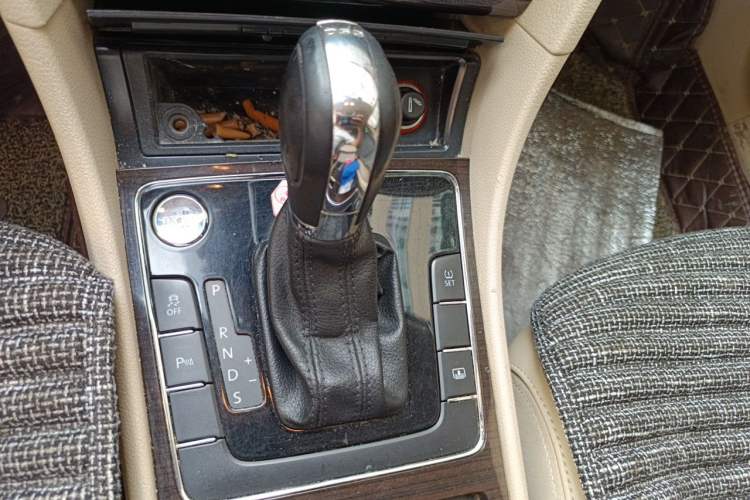 Used Volkswagen Passat 2014 1.8TSI DSG Prestige Navigation Edition Gear Lever