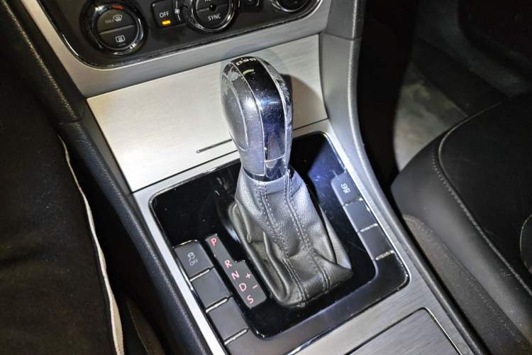 Used Volkswagen Passat 2014 1.8TSI DSG Prestige Edition Gear Lever