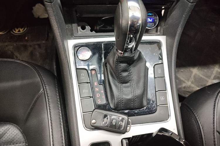 Used Volkswagen Passat 2014 2.0 TSI DSG Prestige Edition Gear Lever