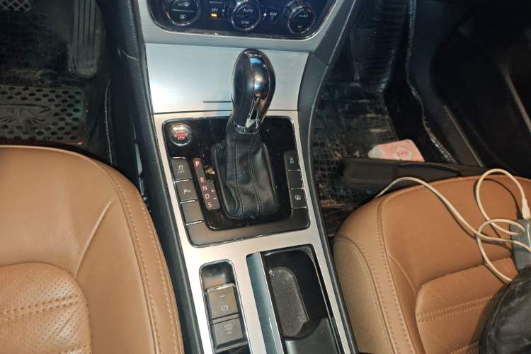 Used Volkswagen Passat 2014 1.8TSI DSG Prestige Edition Gear Lever