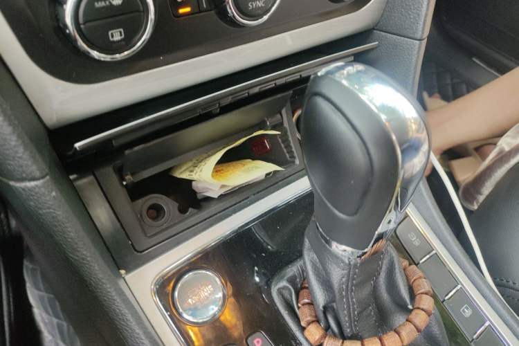 Used Volkswagen Passat 2014 1.8TSI DSG Prestige Edition Gear Lever