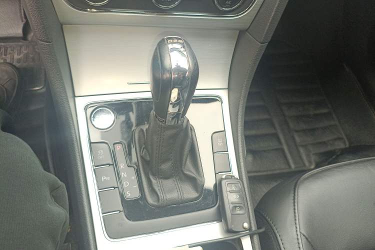 Used Volkswagen Passat 2014 1.8TSI DSG Prestige Navigation Edition Gear Lever