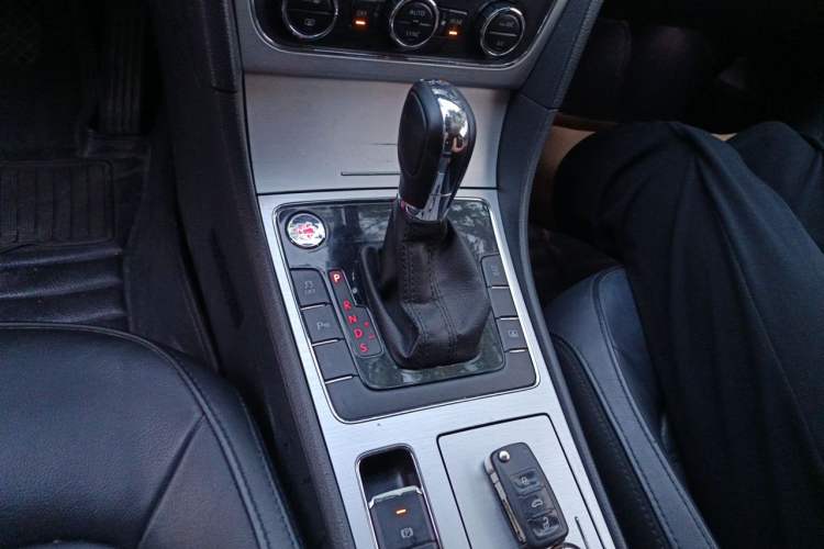 Used Volkswagen Passat 2014 1.8TSI DSG Prestige Navigation Edition Gear Lever