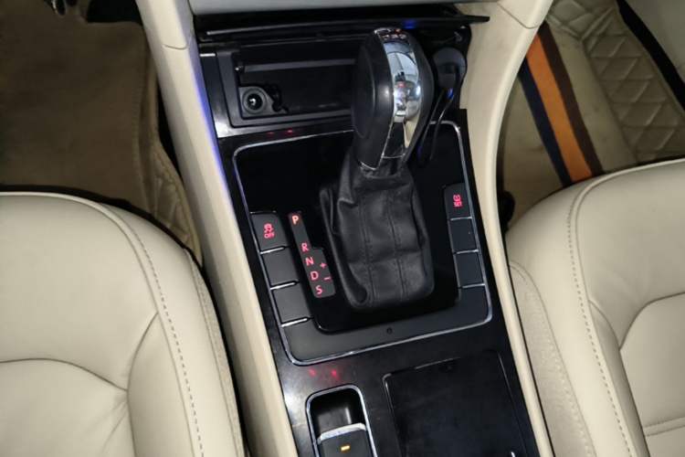 Used Volkswagen Passat 2014 1.8TSI DSG Prestige Edition Gear Lever
