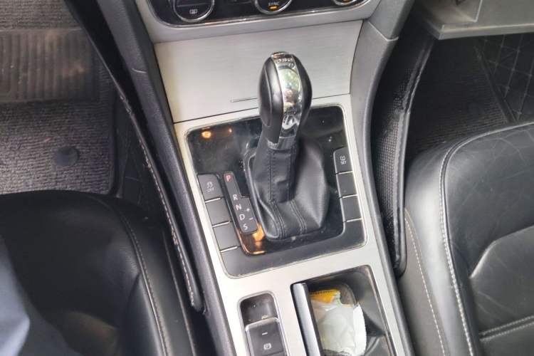Used Volkswagen Passat 2014 1.8TSI DSG 30th Anniversary Edition Gear Lever