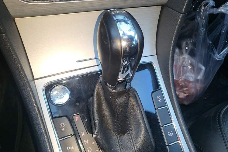 Used Volkswagen Passat 2014 2.0 TSI DSG Prestige Edition Gear Lever