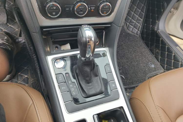 Used Volkswagen Passat 2014 1.8TSI DSG Prestige Edition Gear Lever