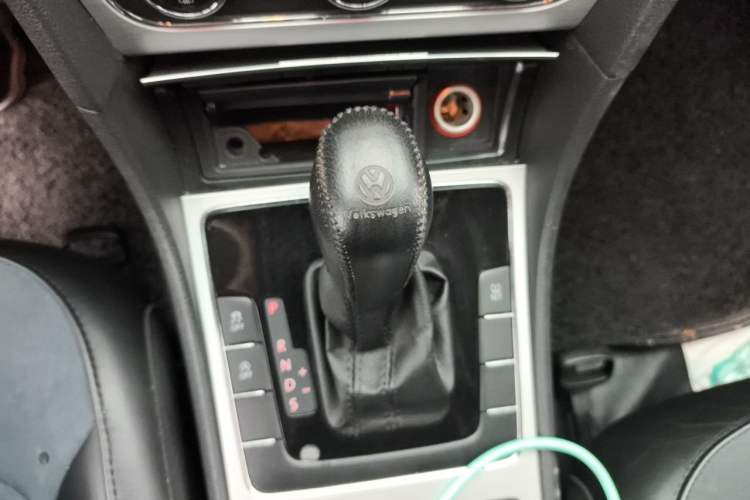 Used Volkswagen Passat 2014 1.4TSI DSG BlueMotion Technology Edition Gear Lever