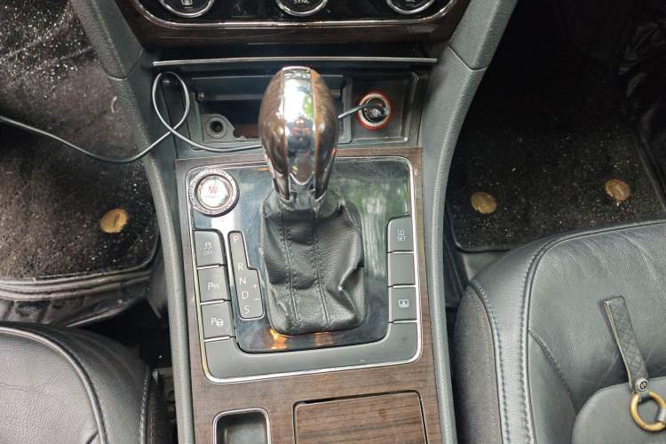 Used Volkswagen Passat 2014 1.8TSI DSG Prestige Navigation Edition Gear Lever