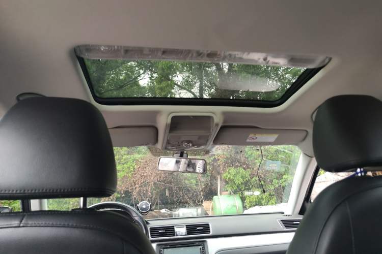 Used Volkswagen Passat 2014 1.8TSI DSG Prestige Edition Headliner