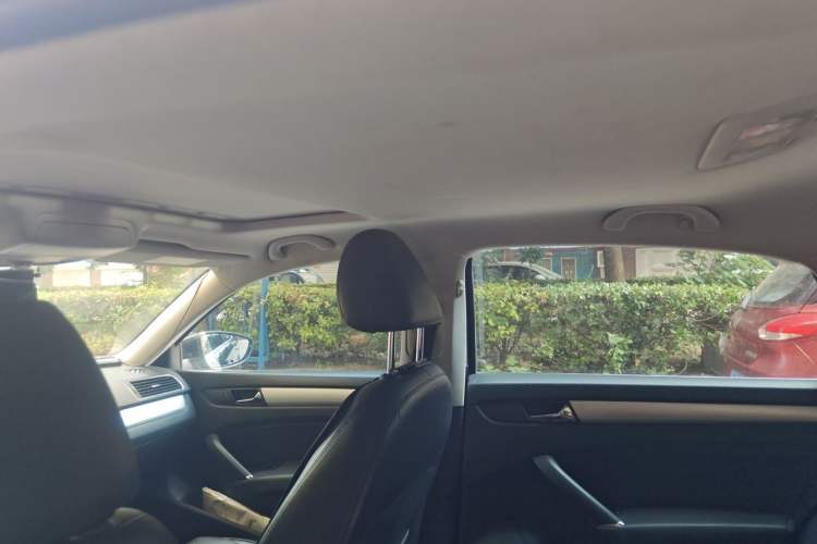 Used Volkswagen Passat 2014 1.8TSI DSG Prestige Navigation Edition Headliner