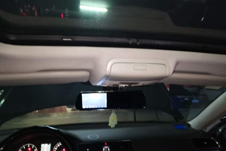 Used Volkswagen Passat 2014 1.8TSI DSG Prestige Navigation Edition Headliner