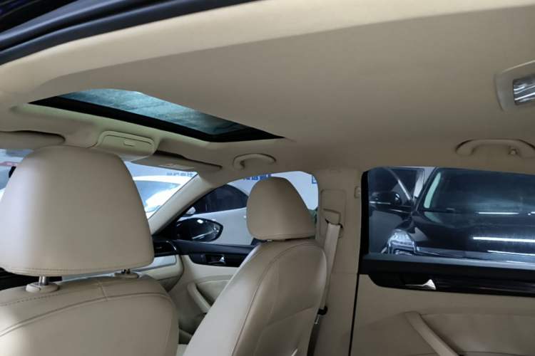Used Volkswagen Passat 2014 1.8TSI DSG Prestige Edition Headliner