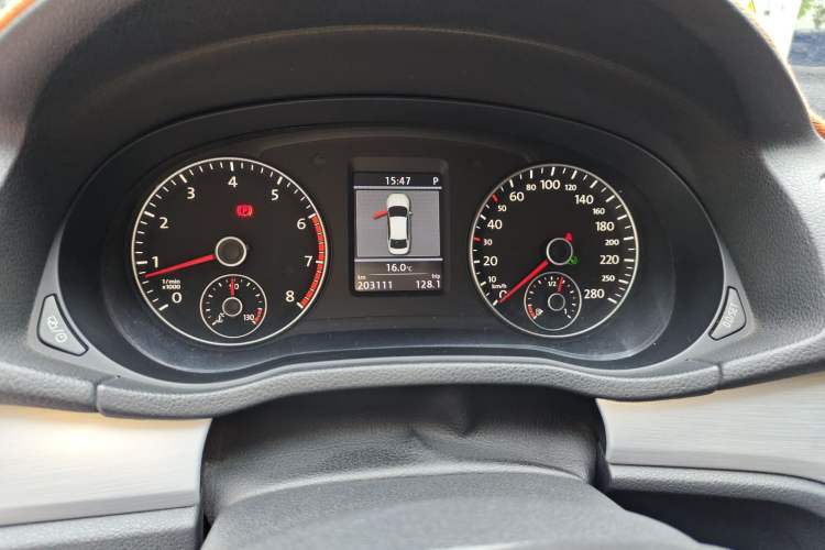 Used Volkswagen Passat 2014 1.8TSI DSG Prestige Edition Instrument Cluster