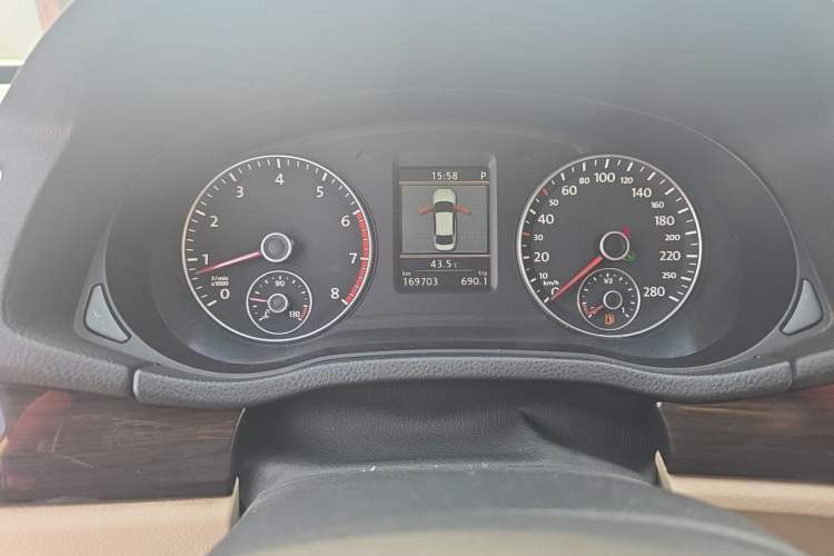 Used Volkswagen Passat 2014 1.8TSI DSG Prestige Edition Instrument Cluster