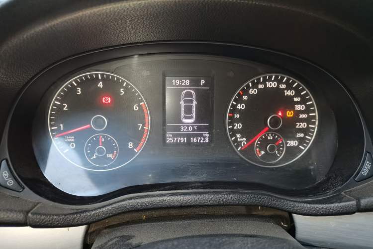 Used Volkswagen Passat 2014 1.8TSI DSG Prestige Navigation Edition Instrument Cluster