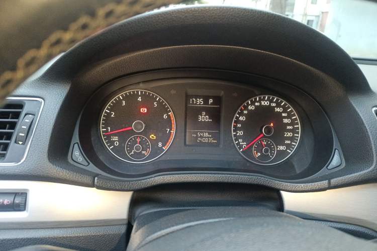 Used Volkswagen Passat 2014 1.8TSI DSG Prestige Edition Instrument Cluster