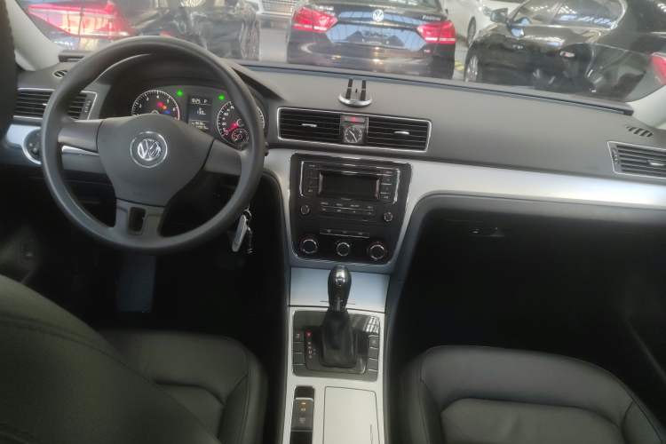 Used Volkswagen Passat 2014 1.8TSI DSG Prestige Edition Interior 2
