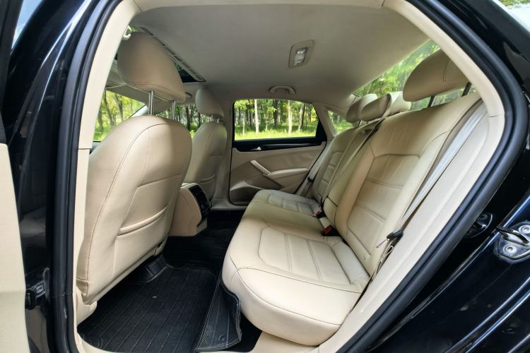 Used Volkswagen Passat 2014 1.8TSI DSG Prestige Edition Interior 2
