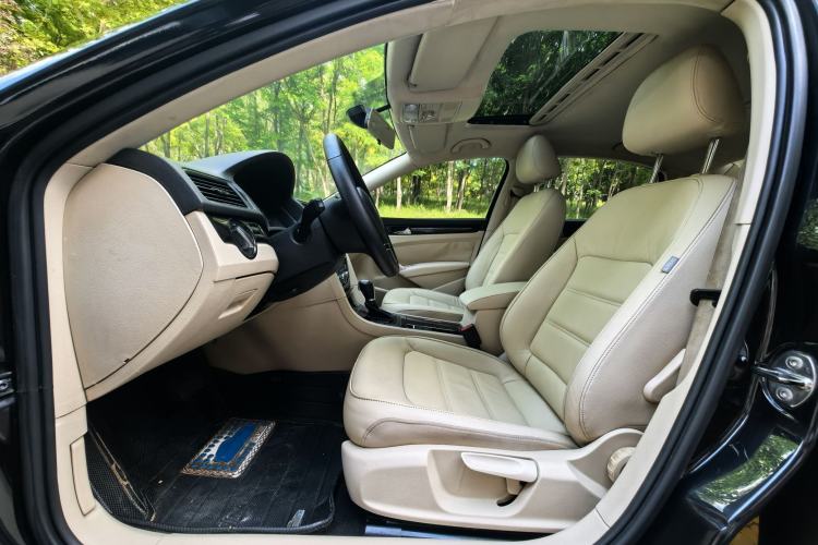 Used Volkswagen Passat 2014 1.8TSI DSG Prestige Edition Interior 3