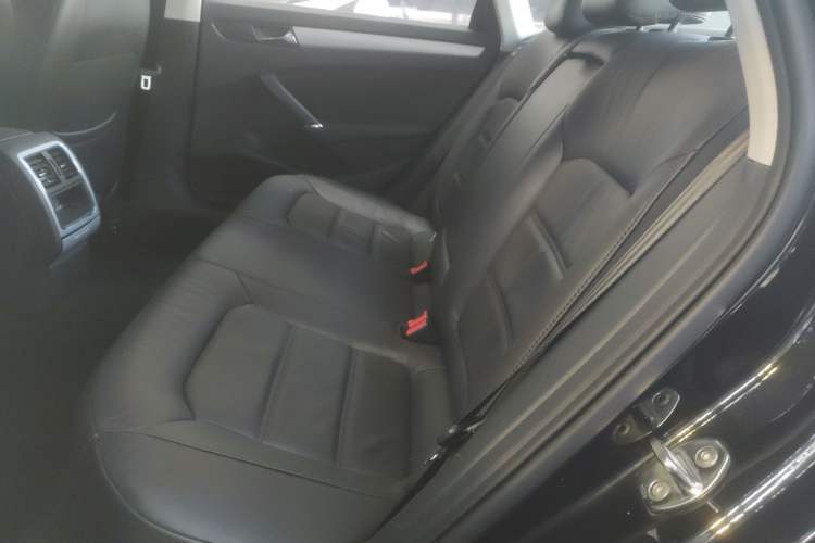 Used Volkswagen Passat 2014 1.8TSI DSG Prestige Edition Interior 4
