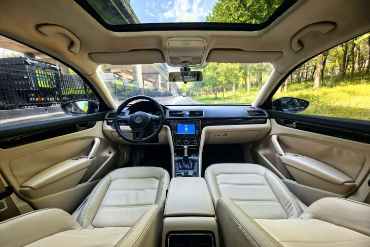 Used Volkswagen Passat 2014 1.8TSI DSG Prestige Edition Interior 4
