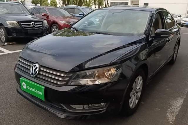 Ojetý Volkswagen Passat 2014 1.8TSI DSG Luxury Edition