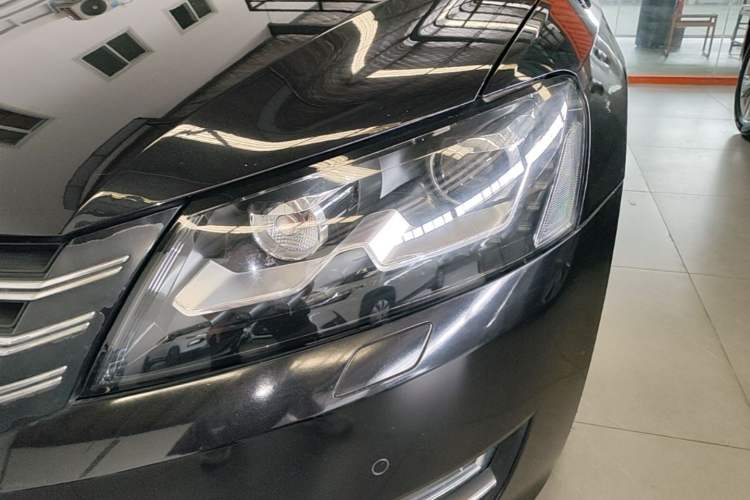 Used Volkswagen Passat 2014 1.8TSI DSG Prestige Edition Left Front Headlight