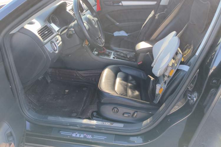 Used Volkswagen Passat 2014 1.8TSI DSG 30th Anniversary Edition Left Front Seat