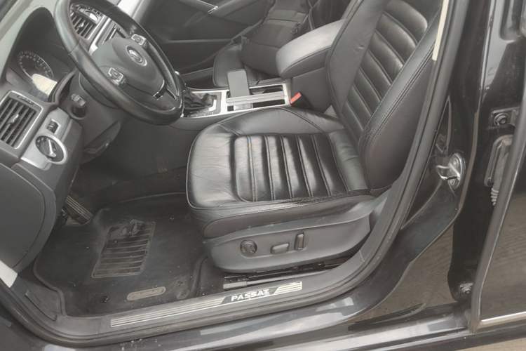 Used Volkswagen Passat 2014 1.8TSI DSG Prestige Navigation Edition Left Front Seat