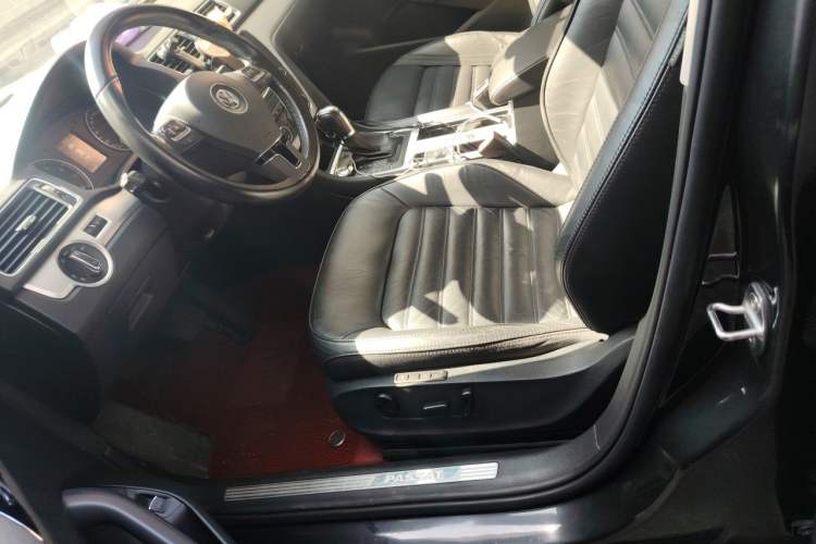 Used Volkswagen Passat 2014 1.8TSI DSG Ultimate Edition Left Front Seat