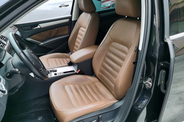 Used Volkswagen Passat 2014 1.8TSI DSG Prestige Navigation Edition Left Front Seat