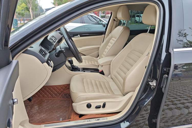 Used Volkswagen Passat 2014 1.8TSI DSG Prestige Edition Left Front Seat