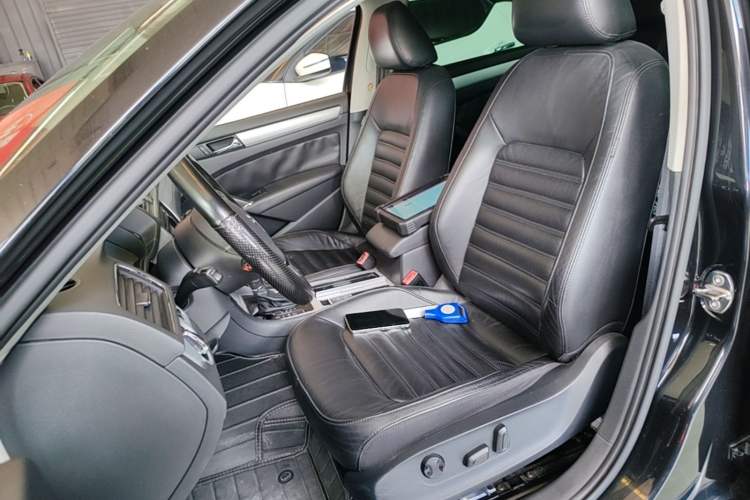 Used Volkswagen Passat 2014 2.0 TSI DSG Prestige Edition Left Front Seat