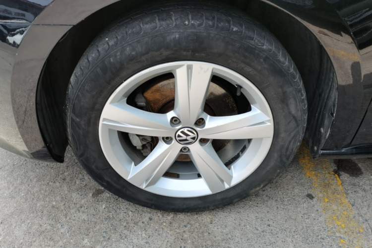 Used Volkswagen Passat 2014 1.8TSI DSG Prestige Edition Left Front Wheel Hub