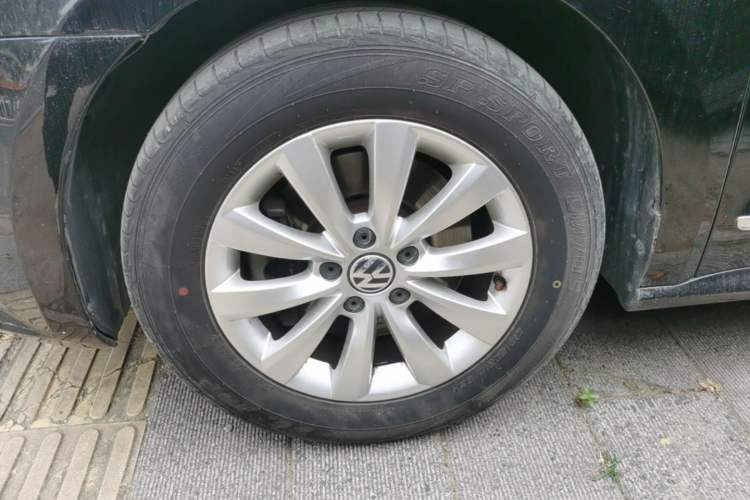 Used Volkswagen Passat 2014 1.8TSI DSG Prestige Edition Left Front Wheel Hub