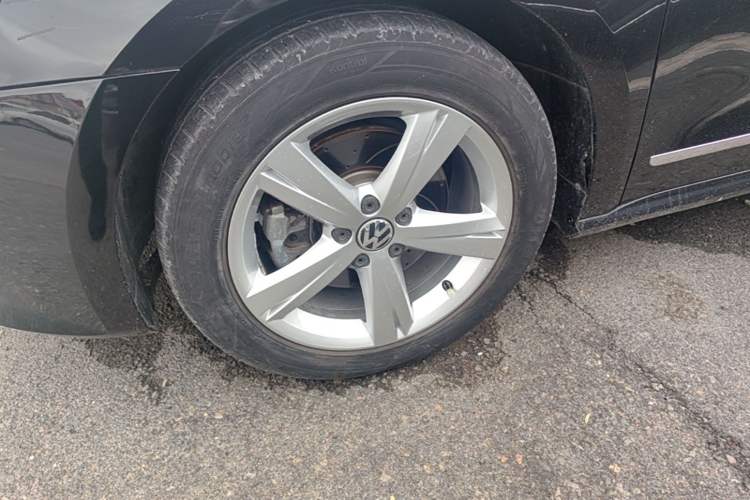 Used Volkswagen Passat 2014 1.8TSI DSG Prestige Edition Left Front Wheel Hub