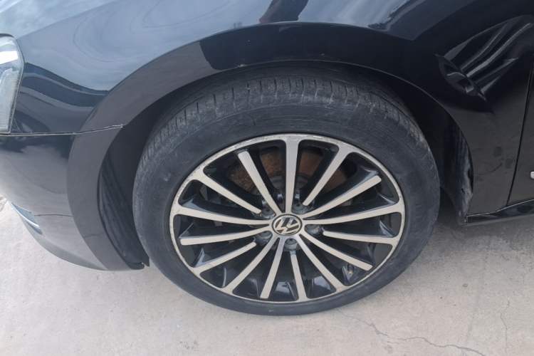 Used Volkswagen Passat 2014 1.8TSI DSG Prestige Edition Left Front Wheel Hub