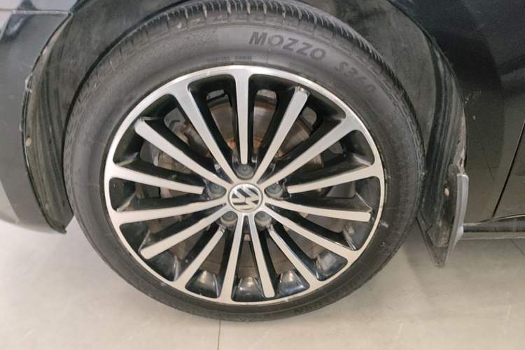 Used Volkswagen Passat 2014 1.8TSI DSG Prestige Edition Left Front Wheel Hub