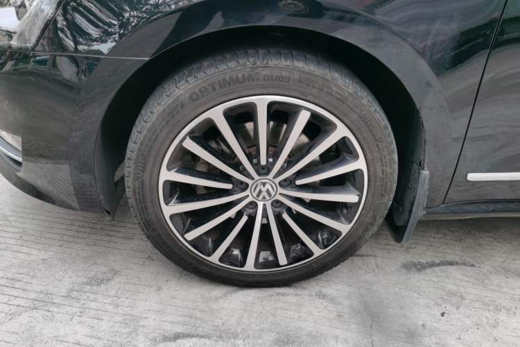 Used Volkswagen Passat 2014 1.8TSI DSG Prestige Navigation Edition Left Front Wheel Hub