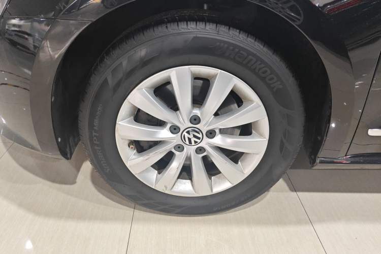 Used Volkswagen Passat 2014 1.8TSI DSG Prestige Edition Left Front Wheel Hub