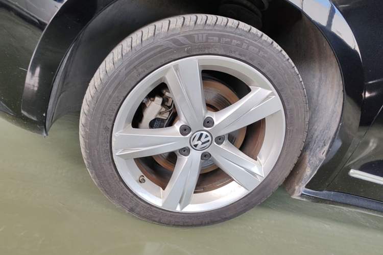 Used Volkswagen Passat 2014 2.0 TSI DSG Prestige Edition Left Front Wheel Hub