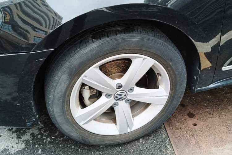 Used Volkswagen Passat 2014 1.8TSI DSG Prestige Edition Left Front Wheel Hub