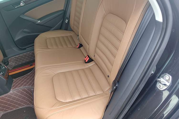 Used Volkswagen Passat 2014 1.8TSI DSG Prestige Edition Left Rear Seat